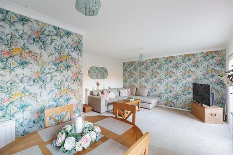 49 Manor Forstal, New Ash Green, Longfield, DA3 8JG