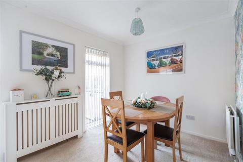 49 Manor Forstal, New Ash Green, Longfield, DA3 8JG