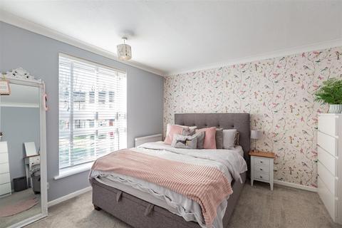 49 Manor Forstal, New Ash Green, Longfield, DA3 8JG