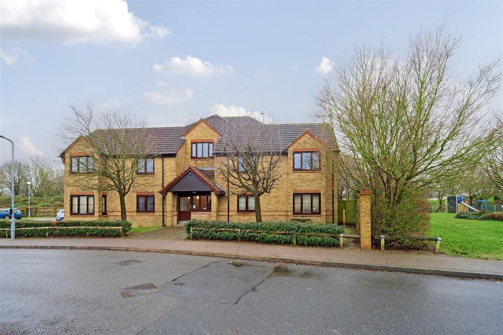 Blake Close, Royston 1 bed flat £150,000