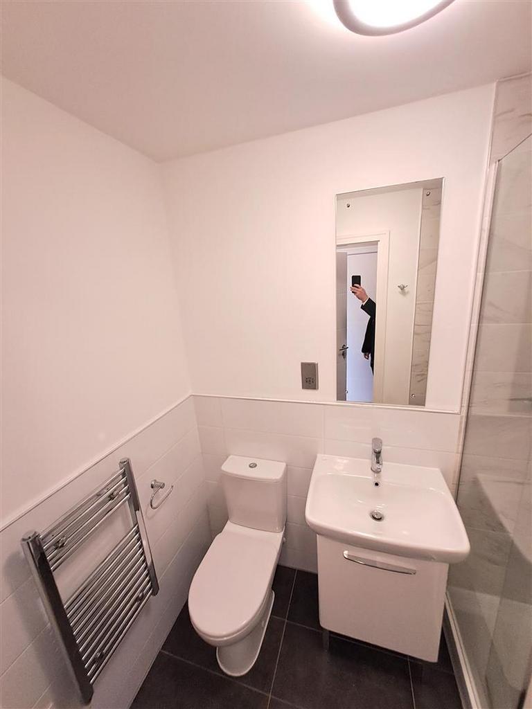 315 QC   Bathroom .jpg