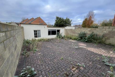 3 bedroom semi-detached house for sale - Lowden, Chippenham