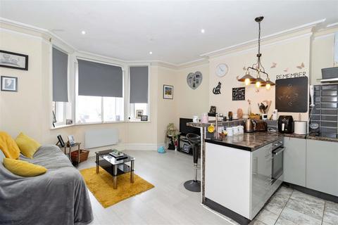 1 bedroom flat for sale, South Terrace, Littlehampton, BN17 5LE