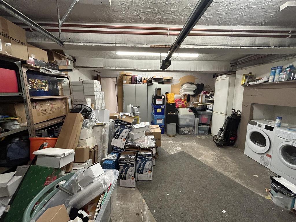 GARAGE &amp; WORKSHOP