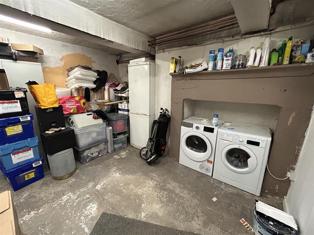 GARAGE &amp; WORKSHOP