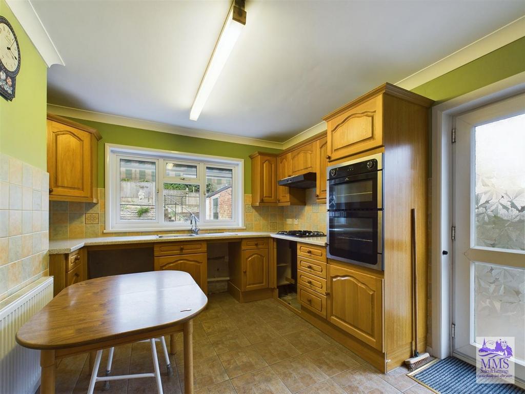 Ladywood Road, Cuxton, Rochester 2 bed semidetached bungalow for sale