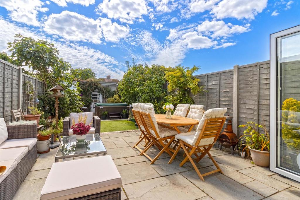 Cedar Avenue, Worthing, BN13 2HU 3 bed terraced house £375,000