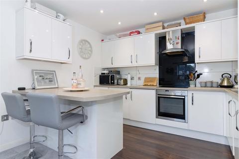 1 bedroom ground floor flat for sale - Woodsdale Court, Dominion Road, Worthing, BN14 8JQ