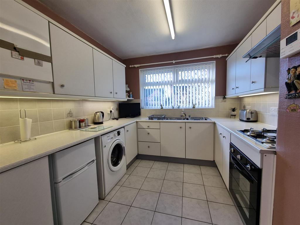Fitted kitchen