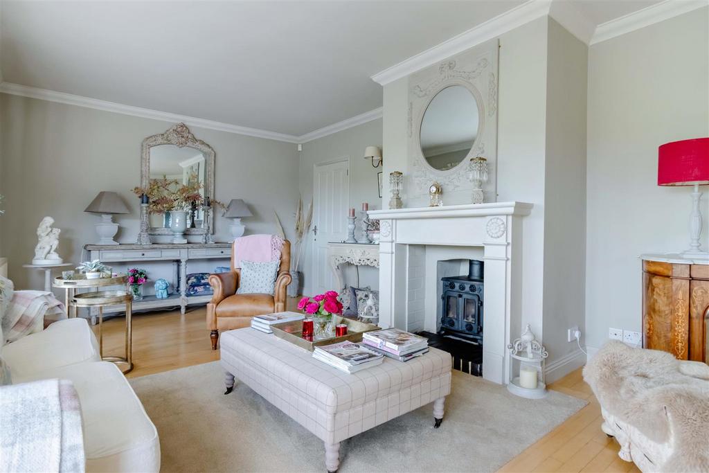 The Heights, Findon Valley, Worthing, BN14 0AW 3 bed detached bungalow
