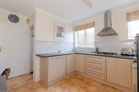 17 Jersey Road, Ferring, Worthing, BN12 5PY