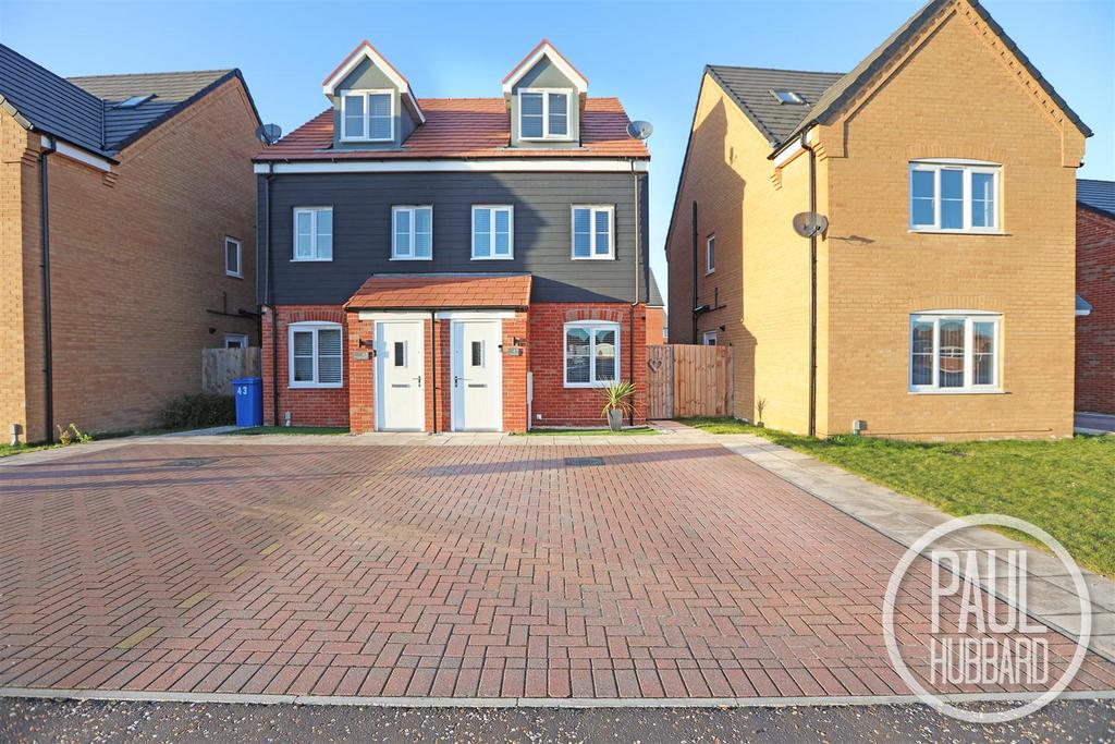 Lime Avenue, Oulton, NR32 3 bed semidetached house for sale £240,000