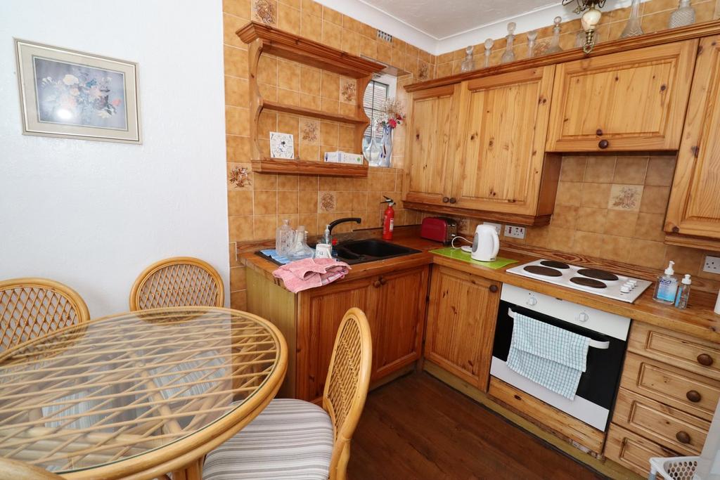 Pembury Grove, BexhillonSea, TN39 2 bed detached bungalow for sale
