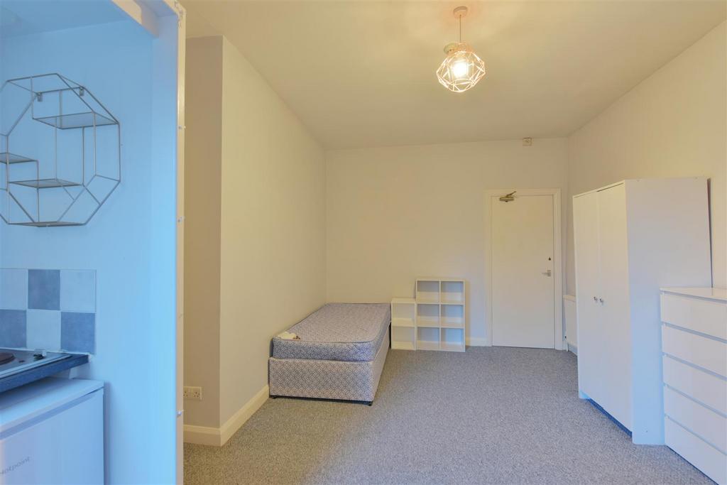 York 1 bed flat £615 pcm (£142 pw)