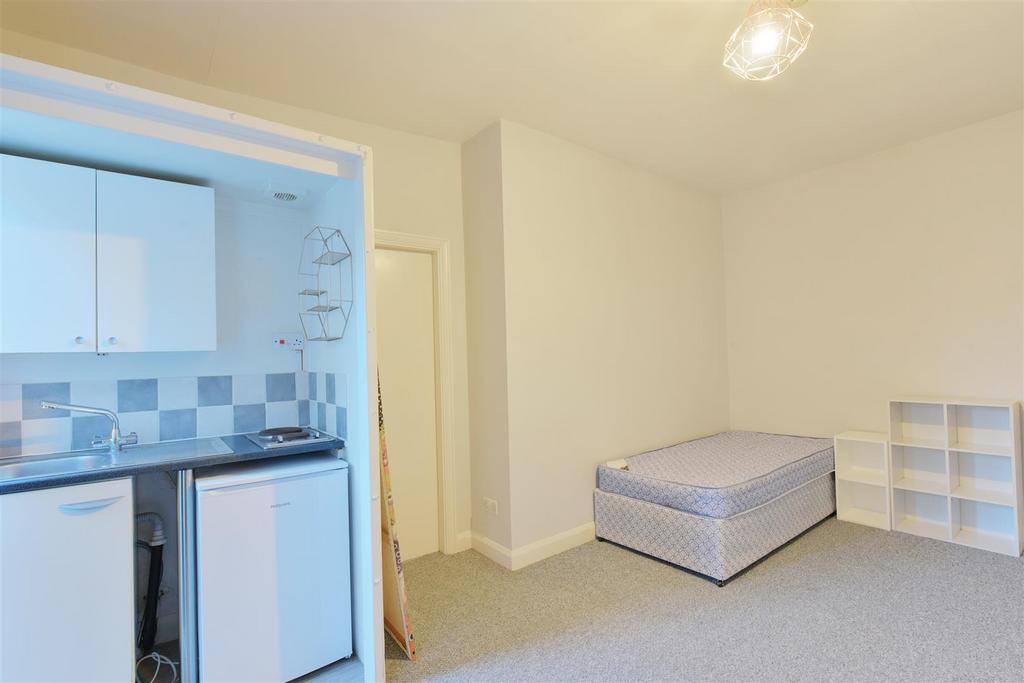 York 1 bed flat £615 pcm (£142 pw)