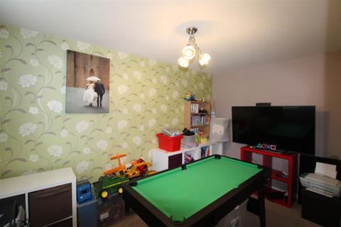 3 bedroom semi-detached house for sale, Hillhead Parkway, Chapel House, Newcastle Upon Tyne