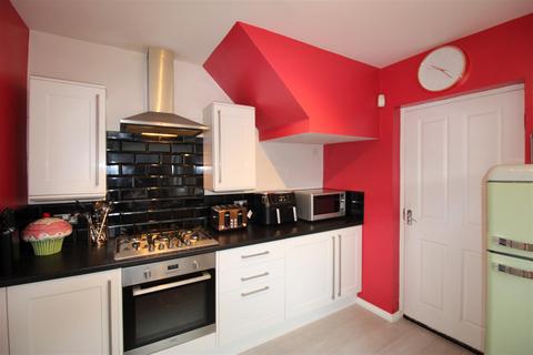 3 bedroom semi-detached house for sale, Hillhead Parkway, Chapel House, Newcastle Upon Tyne