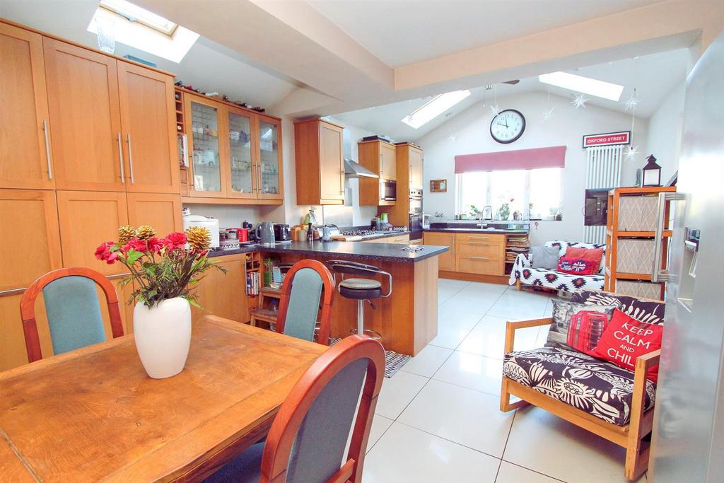 Stanley Park Road, Carshalton SM5 5 bed house for sale £750,000