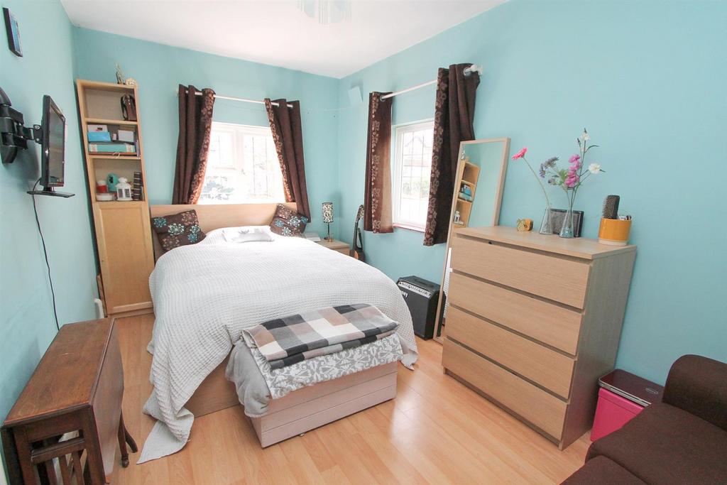 Bed 3.jpg
