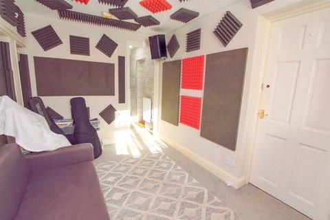 64 Stanley Park Road, Carshalton, SM5 3HW
