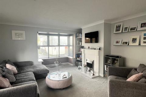 2 Lovering Road, St Austell, PL25 3QH