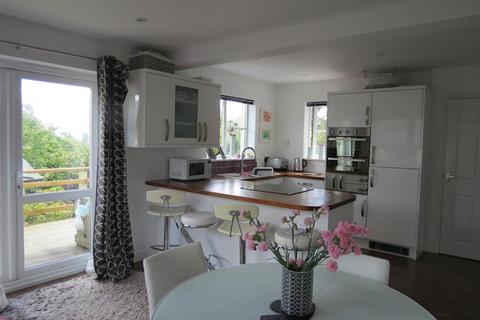 2 Lovering Road, St Austell, PL25 3QH