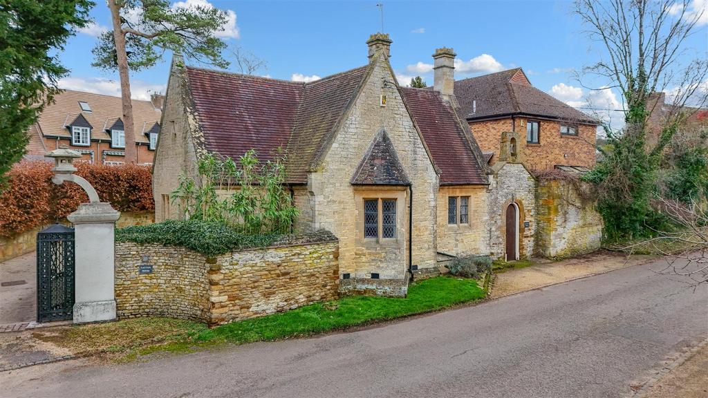 Baker Street, Gayton, Northampton 2 bed cottage for sale £275,000