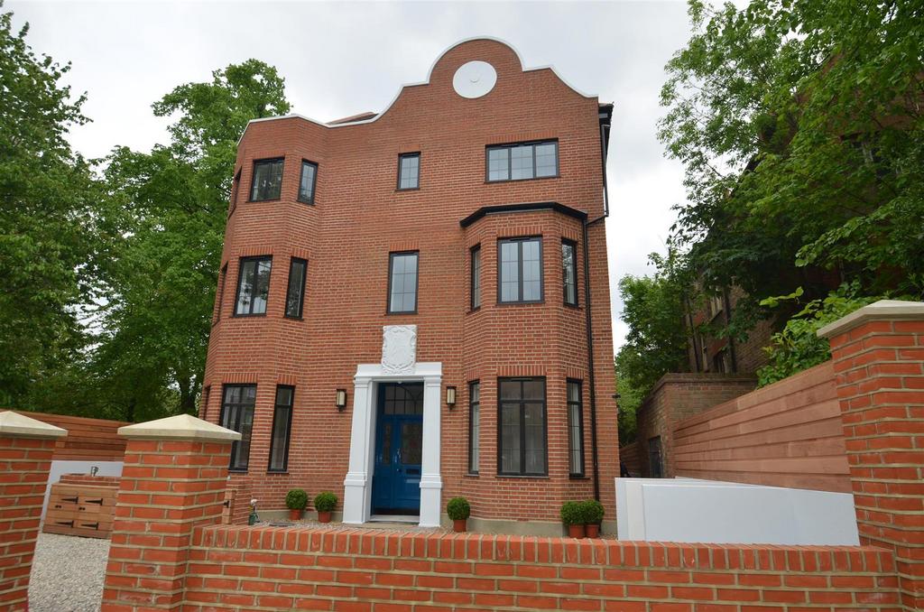 Elers Road, Ealing, London, W13 9QD 2 bed flat £2,200 pcm (£508 pw)
