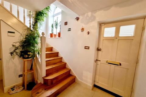 16 Cheriton Close, Barnet, EN4 9TX