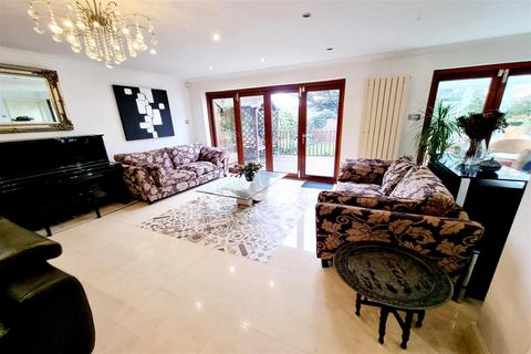 16 Cheriton Close, Barnet, EN4 9TX
