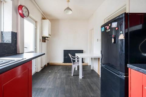 162 Broadway, Horsforth, Leeds, LS18 4HQ