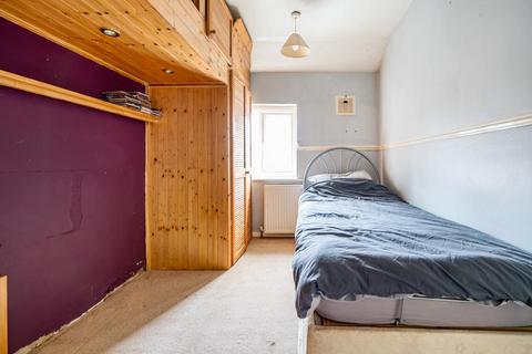 162 Broadway, Horsforth, Leeds, LS18 4HQ