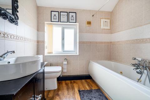 162 Broadway, Horsforth, Leeds, LS18 4HQ