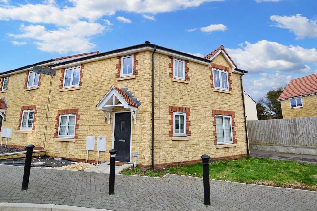 Maes Knoll Drive, Whitchurch, Bristol 3 bed semidetached house for