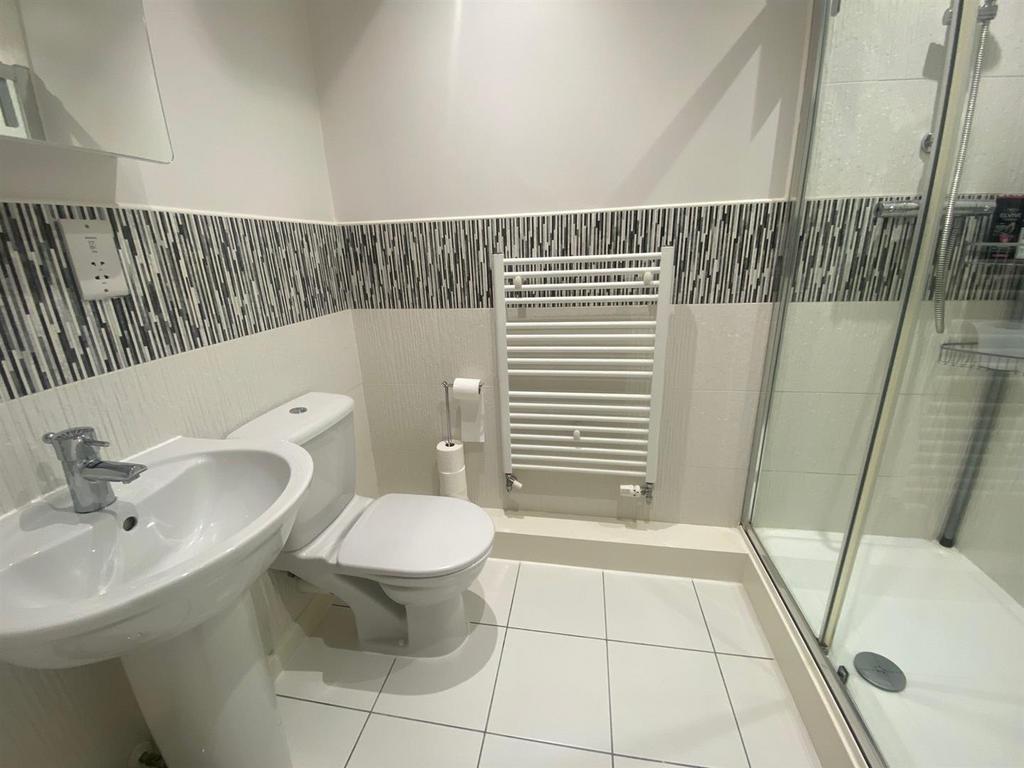 SHOWER ROOM.jpg