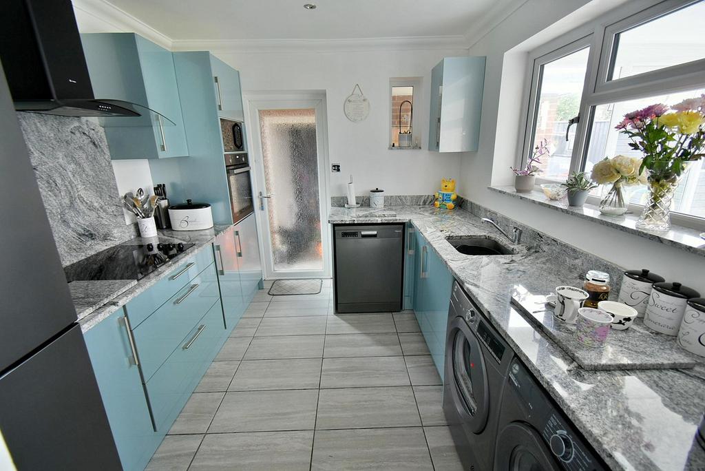 Barns Road, Ferndown, BH22 3 bed semidetached bungalow for sale £400,000