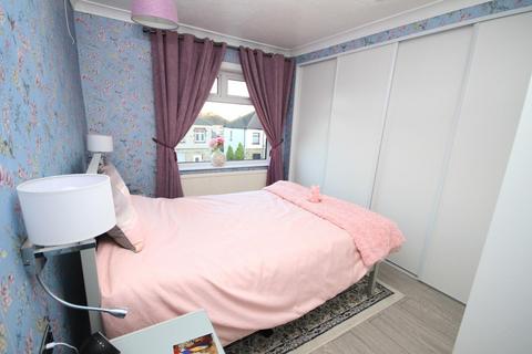 20 Leafield Drive, Bradford, BD2 3RX