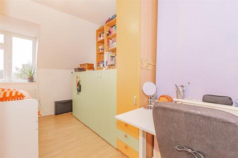 183 Crayford Way, Dartford, DA1 4LS