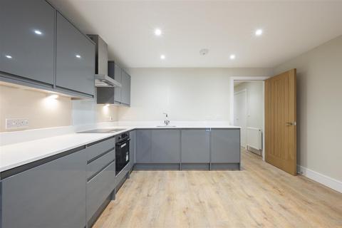 2 bedroom apartment to rent - Dorien Road, Raynes Park, SW20