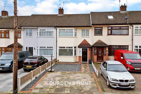 3 bedroom terraced house for sale, Pentire Close, Upminster, RM14