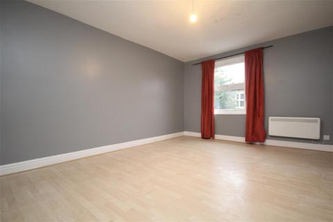 3 bedroom flat to rent, Stoke Road, Guildford