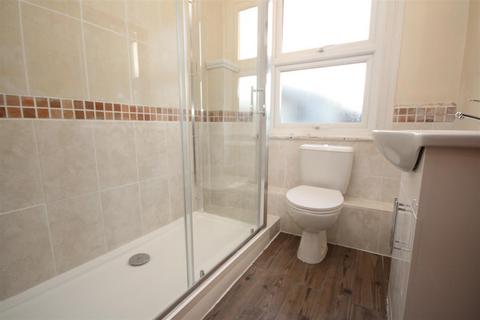 3 bedroom flat to rent, Stoke Road, Guildford