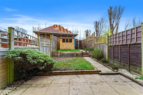 30 Clayhanger, Guildford, GU4 7XT