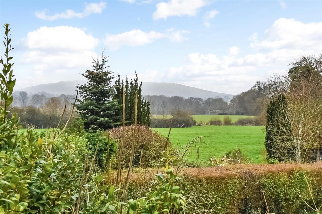 Stroud, Petersfield 4 bed cottage for sale £725,000