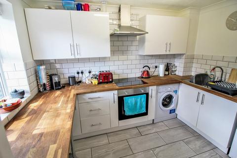 2 bedroom ground floor flat for sale, Walkers Place, Reading, RG30