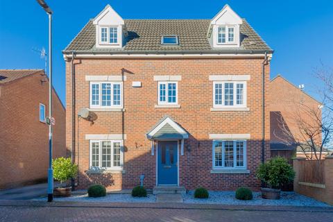 4 bedroom detached house for sale, Ironstone Drive, New Farnley, Leeds