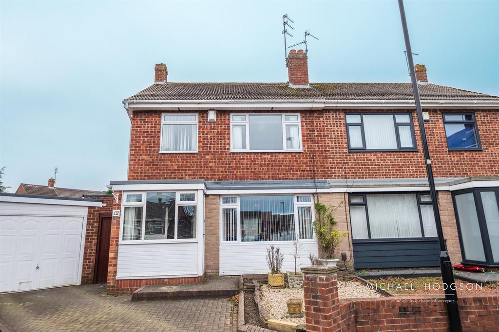 Horsham Gardens, Humbledon, Sunderland 3 bed semidetached house for