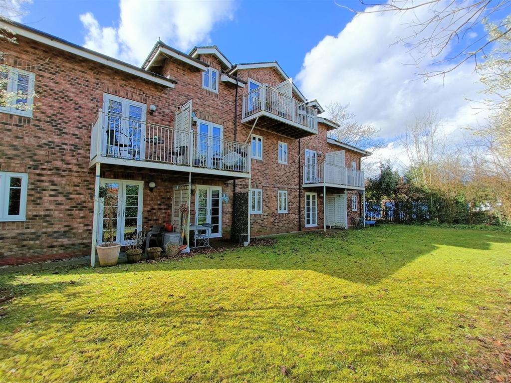 Main Street, Fulford, York, YO10 4QG 2 bed apartment for sale £200,000
