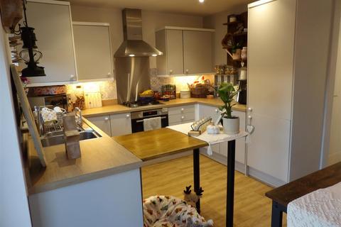 12 Clos Gelli Wen, Alltwen, Swansea, SA8 3DF