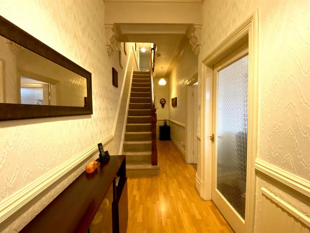 Hallway 1.jpg
